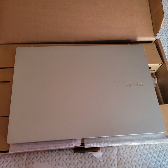 Samsung Galaxy Book - Picture 3 of 7